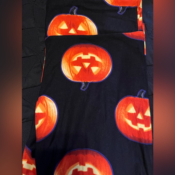 NWT High Rise Halloween Leggings - Ankle Length - Picture 2 of 3